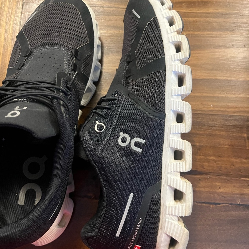 Women’s on clouds size 8.5